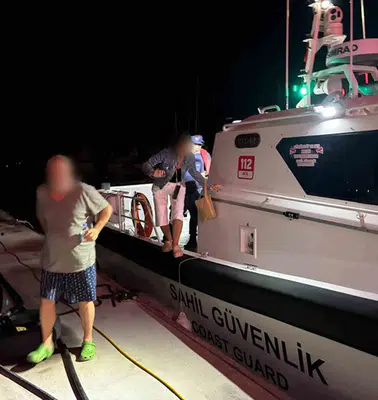 Mavi sularda acil durum: Rahatsızlanan yolcu için zamanla yarıştılar
