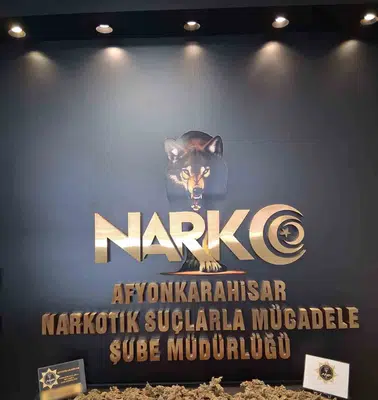 Afyonkarahisar girişinde zehir tacirine geçit yok: 1 kilo 100 gram uyuşturucuyla yakalandı