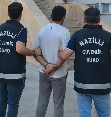 Nazilli'de Üst Geçide Asılan Hakaret İçerikli Maket Operasyonu: Bir Gözaltı