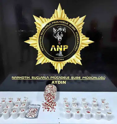Efeler’de Narkotik Harekâtı: Piyasaya Sürülemeyen 2 Bin 456 Hap Adliyeye Havale Edildi