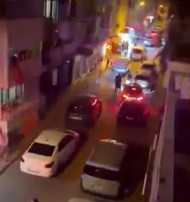 İzmir’de geceyi kana bulayan çatışma: Sokak ortasında 14 el ateş edildi