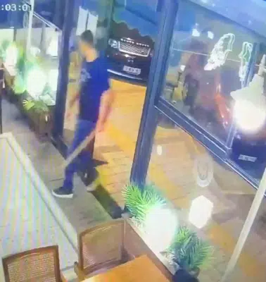 Söke’de Kafe İşletmecisine Sopalı Dehşet: O Anlar Kamerada