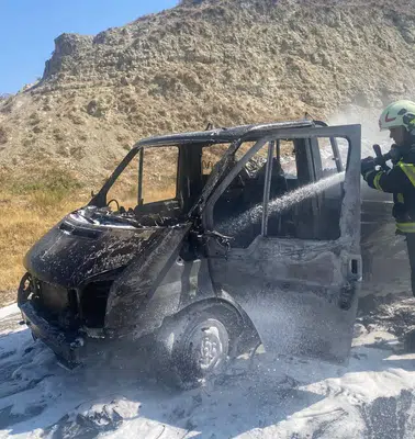 Sarayköy'de Alev Topuna Dönen Kamyonet Küle Döndü