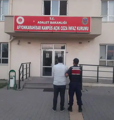 Afyonkarahisar'da Jandarma Operasyonu: 28 Firari Bir Haftada Yakalandı, 15'i Tutuklandı