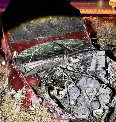 Kula’da gece yarısı dehşeti: Otomobil şarampole uçtu, 3 genç yaralandı