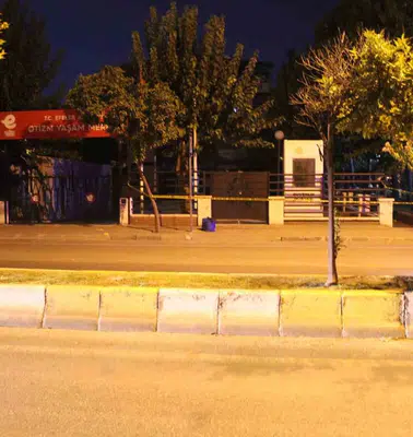 Gece Yarısı Otobüs Durağında Şüpheli Çanta Panik Yarattı