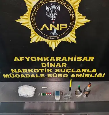 Afyonkarahisar'da zehir tacirine geçit yok: Otomobildeki zuladan servet çıktı