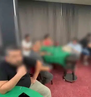 Düğün salonunda şaşkına çeviren gizli bölme: Elektrik düğmesiyle açılan kumarhane