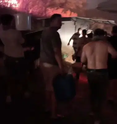 Fethiye’de Alevlere Karşı Ortak Mücadele: Ellerinde Kovalarla Yangına Koştular