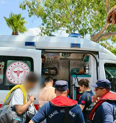 Ege'de deniz üzerinde acil durum: Sahil Güvenlik iki yaralıyı hastaneye yetiştirdi