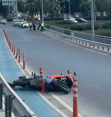 Bayraklı'da Sabahın İlk Işıklarında Korkunç Kaza: Genç Kadın Kontrolü Kaybetti