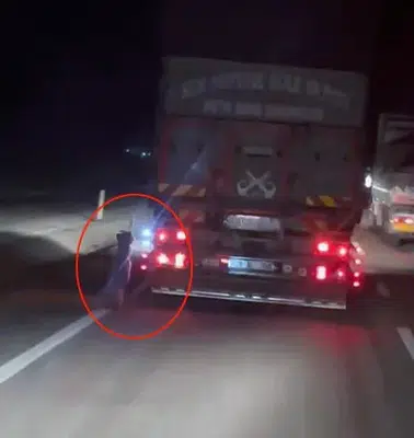 Denizli’de Vahşet Kamerada: Kamyonet Arkasına Bağlanan Köpek Metrelerce Sürüklendi