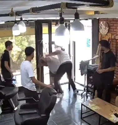 Çiğli'de Bıçaklı Saldırı Girişimi Tek Yumrukla Sonlandı