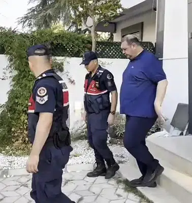 Menderes Belediyesindeki rüşvet operasyonunda şok detay: Başkanın yanına sızdırılmış