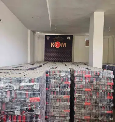 Uşak’ta sağlıksız ürün operasyonu: Depodaki binlerce içecek ele geçirildi