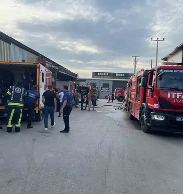 Denizli'de korkutan depo yangını: Ekipler alevleri büyümeden durdurdu