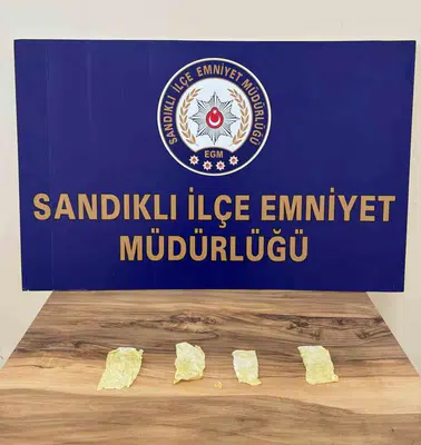 Sandıklı'da zehir tacirlerine geçit yok: Peçeteye gizlenmiş uyuşturucuyla yakalandı