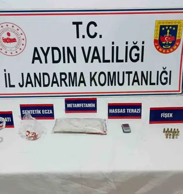 Kuşadası'nda şafak operasyonu: Zehir tacirlerinin evinden cephanelik çıktı