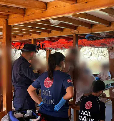 Bodrum açıklarında deniz üzerinde zamana karşı yarış: Sahil Güvenlik hayat kurtardı