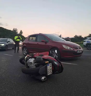 Menteşe'de trafik kazası: Kavşakta çarpışan motosikletin sürücüsü yaralandı