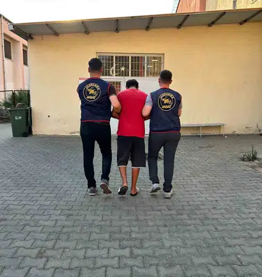 İzmir’de Gece Yarısı Operasyonu: 23 Yıl Hapis Cezasıyla Aranan Firari JASAT’a Takıldı