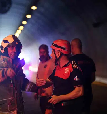 İzmir trafiğinde korku dolu anlar: Tünelde alevler yükseldi