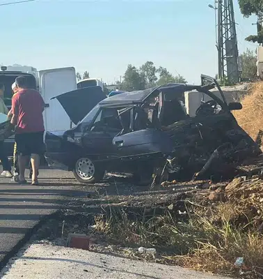 Seydikemer'de feci kaza: Yol kenarındaki toprak alana çarpan araçta iki kişi can verdi