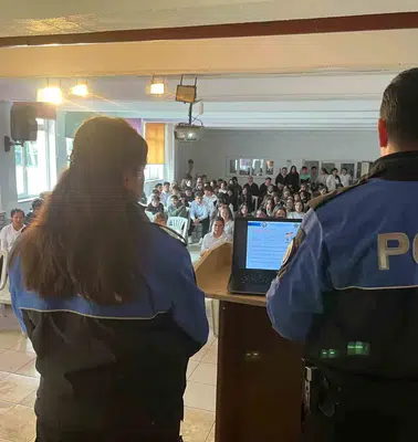 Gençlerin güvenliği için sahaya indiler: Polislerden lise öğrencilerine özel eğitim