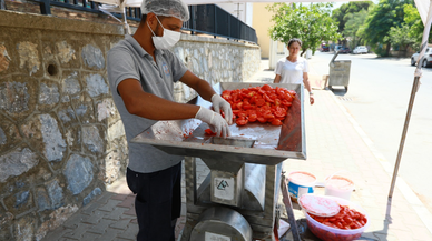 Efes Selçuk'ta kışlık salça hazırlıkları başlıyor
