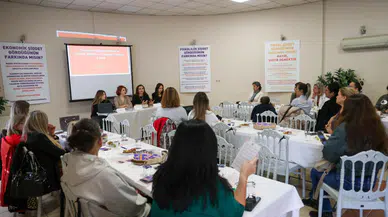Buca’da Türk dizilerinde romantize edilen şiddet tartışıldı