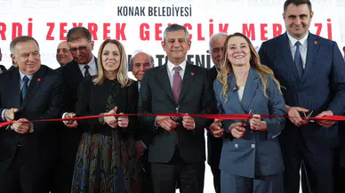 Konak’ta ‘Özel’ açılış: Ferdi Zeyrek’in adı gençlerle buluştu