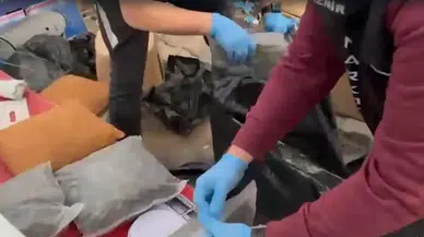 İzmir'de Uyuşturucu İmalathanesine Dönüştürülen Eve Operasyon: İki Şüpheli Tutuklandı