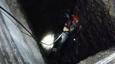 Kuyuya düşen kuzuya itfaiyeden nefes kesen kurtarma