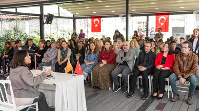 Latife Tekin Bornova’da gençlerle buluştu: "Sizin dünyanızı çok merak ediyorum”