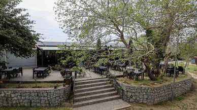 Buca’nın saklı güzelliği: Dere Kafe