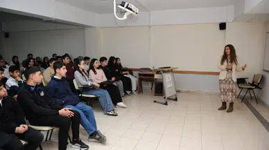 Karşıyakalı öğrencilere kariyer desteği: Meslek Tanıtım Günleri başladı