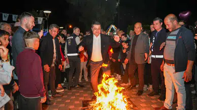 Torbalı’da Hıdırellez Coşkusu: Binler Ateşten Atladı, Gece Müzikle Şenlendi