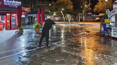 Çiğli Bayrama Hazır: Gece Boyu Süren Temizlik Mesaisi