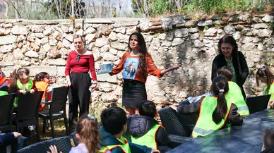 Minik öğrenciler kütüphanede kitaplarla buluştu