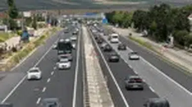 Bayram dönüşü 43 ilin kavşağı Kırıkkale'de trafik yoğunlaştı