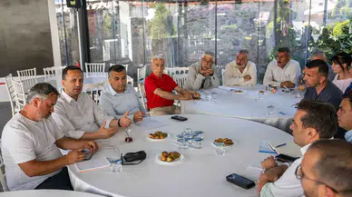 Bornova’da muhtarlarla aynı masada, sorunları ortak çözüm