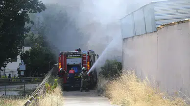Çiçekli Mahallesi'nde yangın paniği: Ekiplerin hızlı müdahalesiyle felaket önlendi