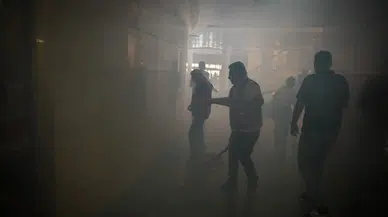 İzmir'de Büyükşehir Belediyesi'nden deprem ve yangın tatbikatı: Güvenli tahliye başarıyla gerçekleştirildi.