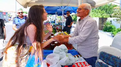 Başkan Lâl Denizli Alaçatı Pazarında esnaf ve vatandaşlarla buluştu