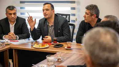 Bornova'da Muhtarlar Toplantısı: Altyapı ve Hizmet İhtiyaçları Ele Alındı