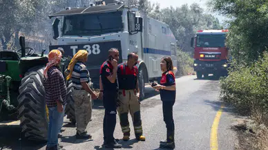 Belediye ekipleri, Orman Bölge Müdürlüğü ile koordineli çalışarak söndürme çalışmalarına destek verdi