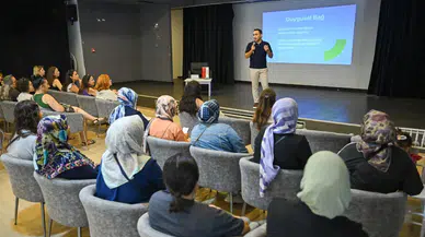 Uzman isimler Bornova’da çocuk eğitimini anlattı... "Duygusal bağ kurun, tutarlı sınırlar çizin"