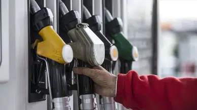 Akaryakıt fiyatları dalgalanıyor: Zam mı, indirim mi? Vatandaşlar takipte!