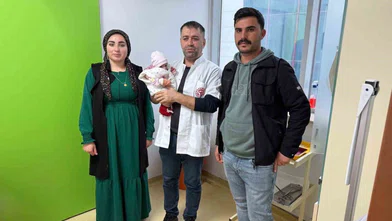 Tüm bağırsakları ve midesi karın dışında doğdu, Diyarbakır’da sağlığına kavuştu