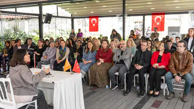 Latife Tekin Bornova’da gençlerle buluştu: "Sizin dünyanızı çok merak ediyorum”